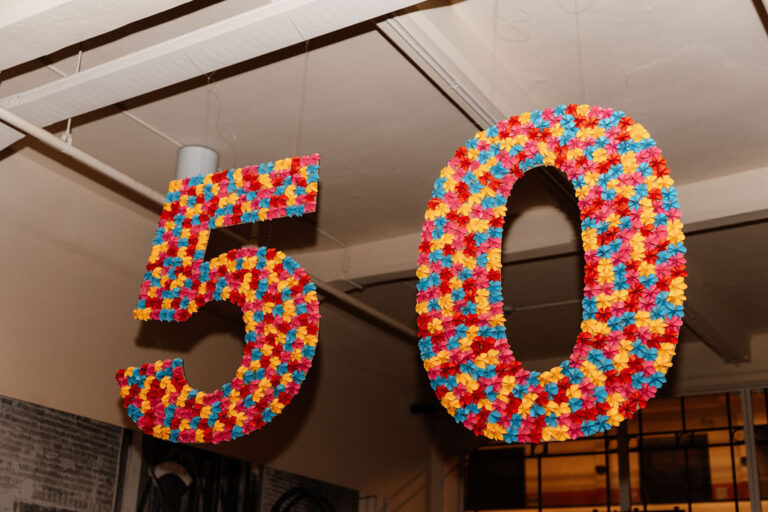 Foto van het feest voor 50 jaar Samenpunt